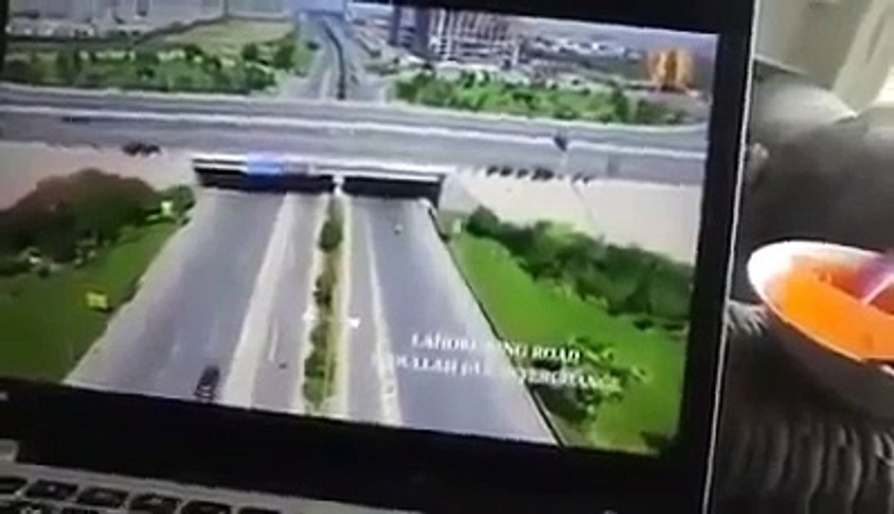 ‫ایک ہندوستانی کے منہ سے پاکستان کی تعریف جس کو دیکھ کرہر پاکستانی جھوم اُٹھے گا‬