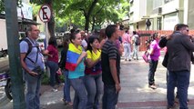 Periodistas y chavistas venezolanos protestan por bloqueo a CNN