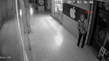 Cep Telefonu Hırsızlığı Kameraya Yansıdı - Ek Görüntülerle