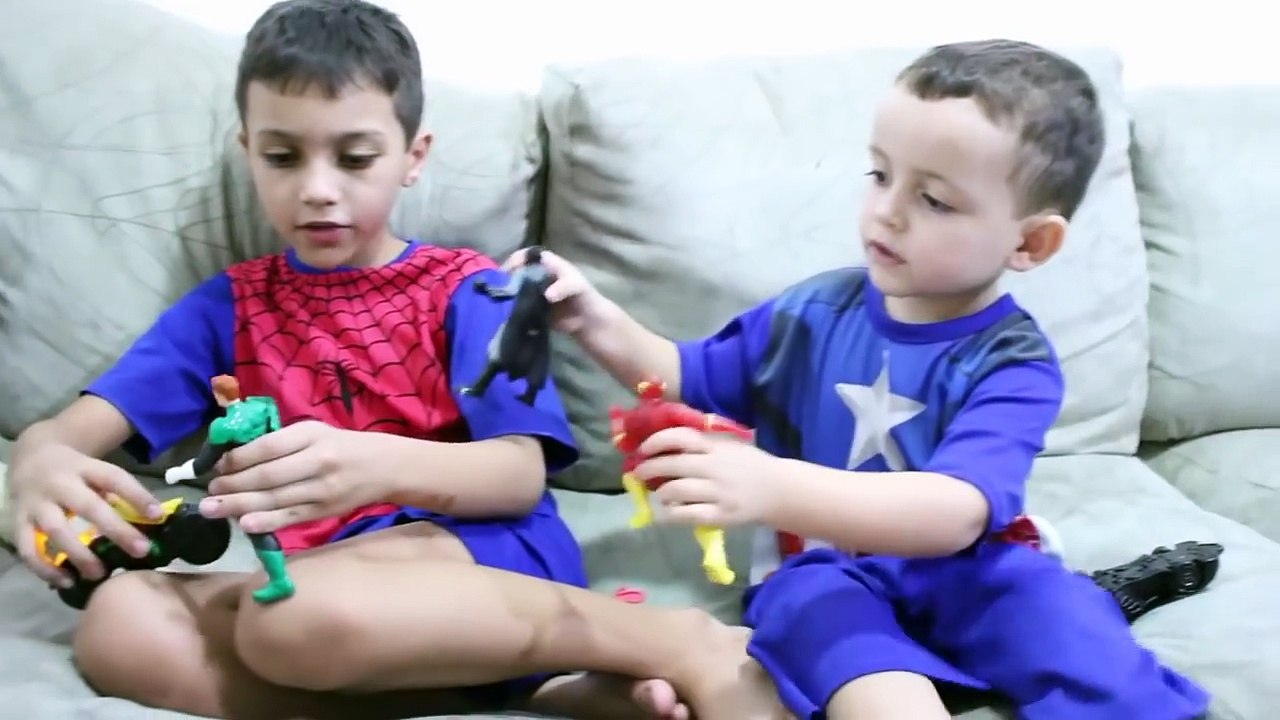Frozen Elsa Poo Colored Slime & Spiderman Vomit w/ Captain America Kid Superhero Real Life