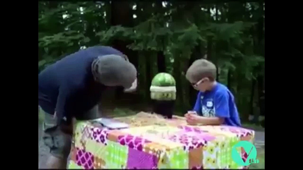 Ultimate Explosive Fails :V Try not to laugh :)