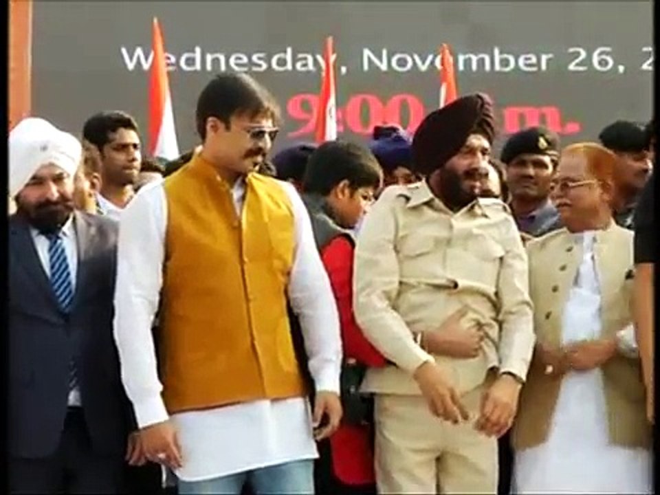 Akshay Kumar and Vivek Oberoi pay Heart Touching homage to the Martyrs
