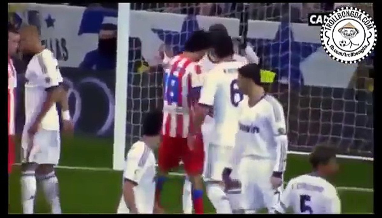 Cách hậu vệ Tây Ban Nha xử Diego Costa