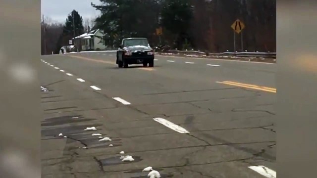 Il passe la marche arrière à 65 kmh... FAIL