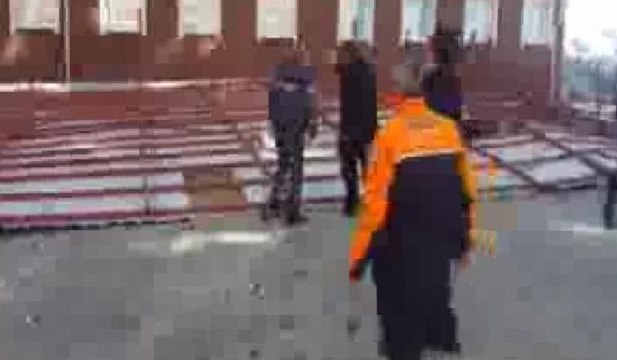 Siirt'te kız öğrenci yurdunun çatışı çöktü... İlk görüntüler