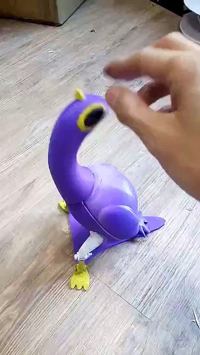 Chú chim màu tím ngoài đời thật