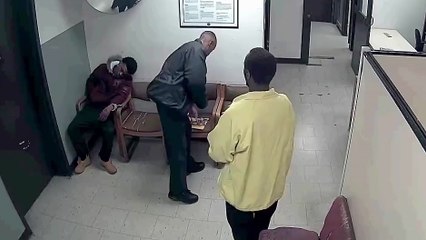 Un tueur d'enfants se fait cogner par un détenu !