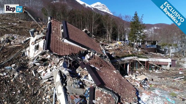 Les images incroyable de l'hôtel Rigopiano un mois après l'avalanche.