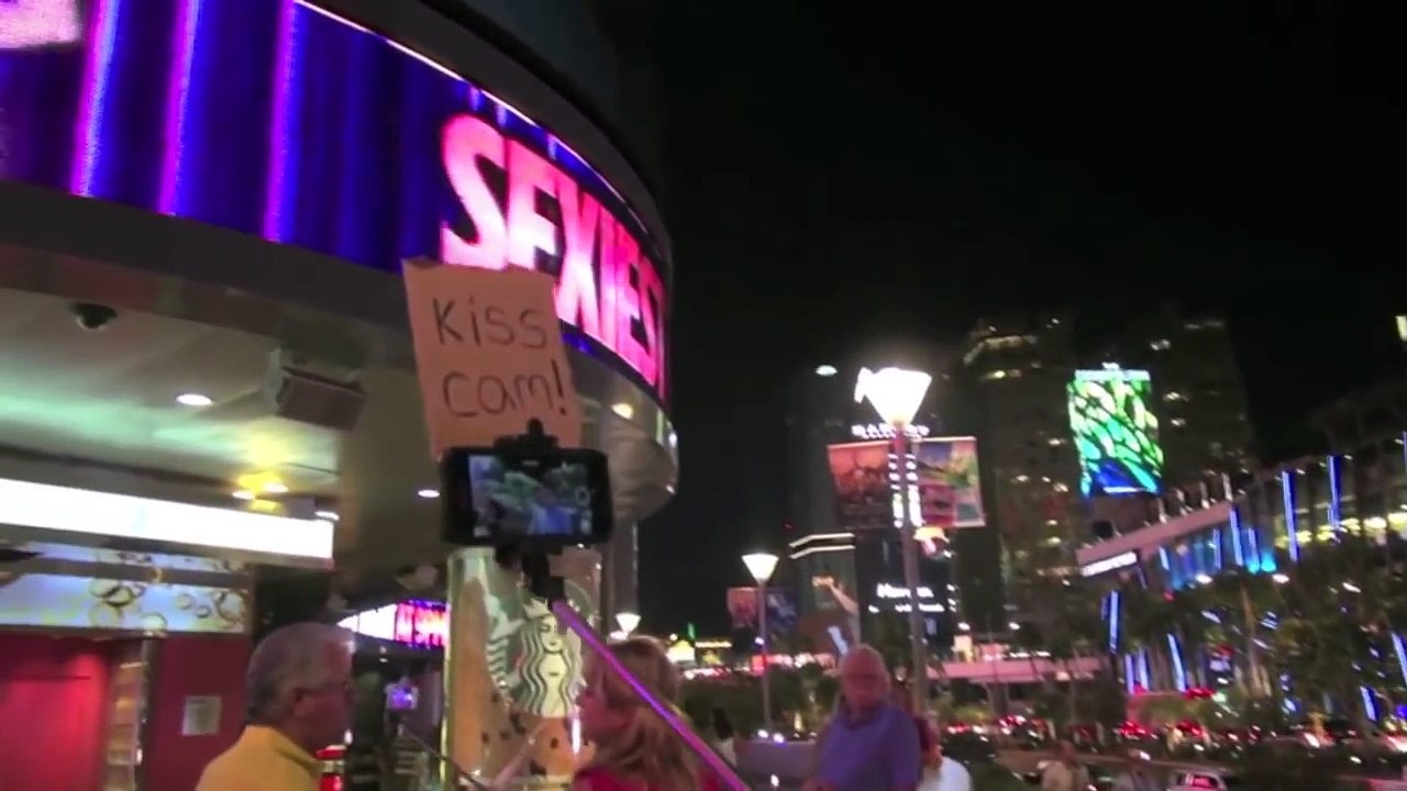 Las Vegas Kissing Prank - Kiss Cam Game - Best Funny Pranks ♛ Funscene ♛