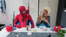 SPIDERMAN vs JOKER CACA BROMA! w/ Embarazada Congelado Elsa Anna Maléfica Rosa Spidergirl!Sup