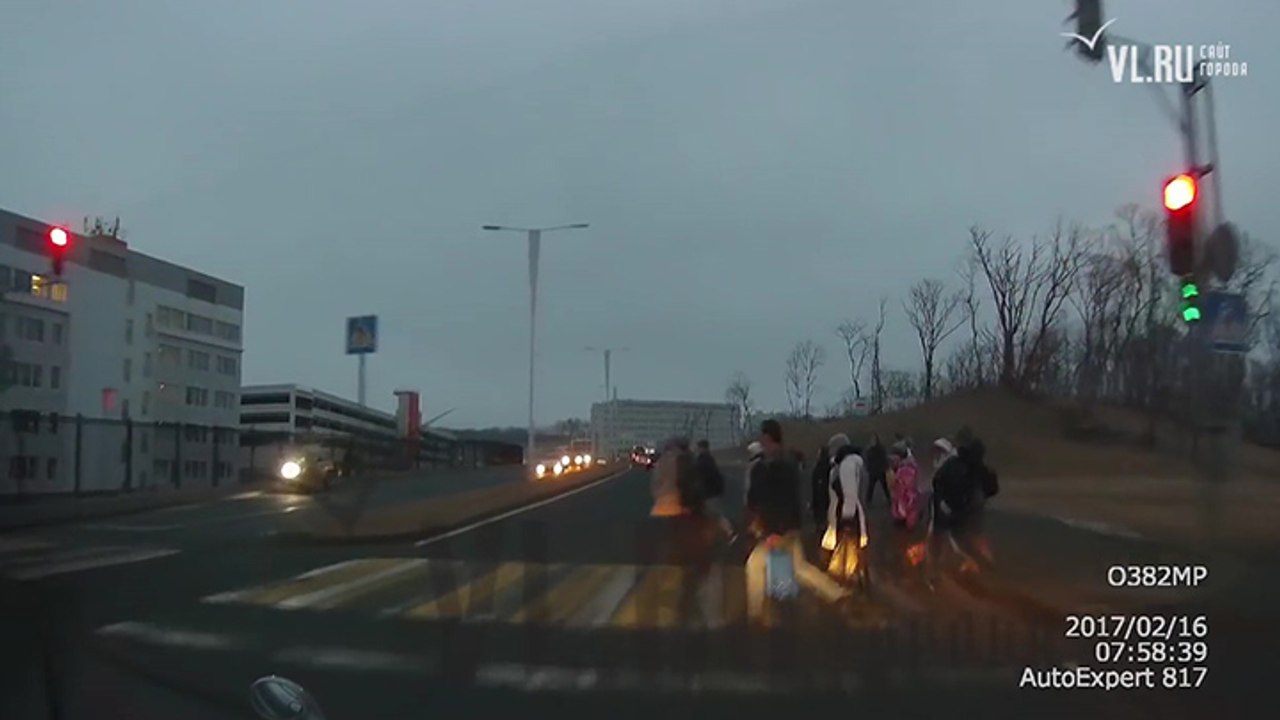 Elle renverse un groupe de piétons