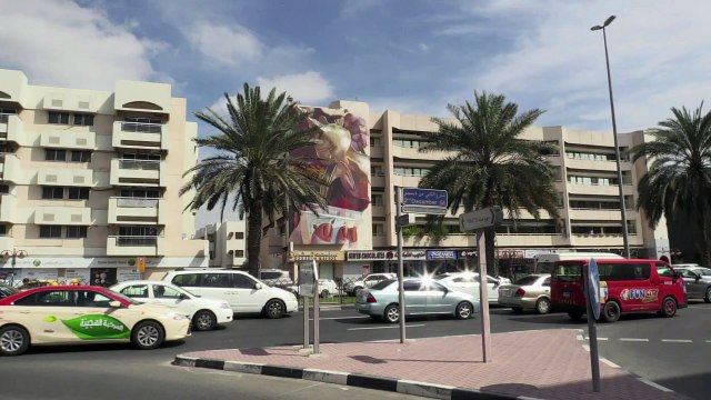 جداريات تحول وسط دبي الى متحف مفتوح