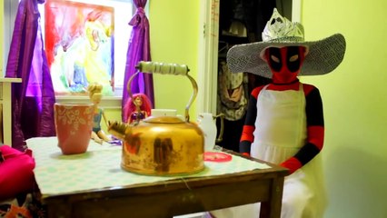 Spiderman vs Godzilla w Pink Girlpool, monkey king, Left Shark fun in real life comics Sup