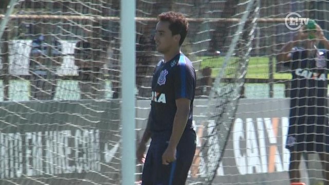 Carille elogia evolução de Jadson e dá previsão para reestreia do meia