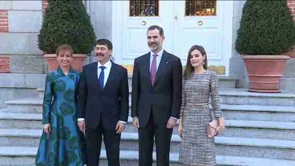 El presidente húngaro almuerza con los Reyes tras visitar juntos el Thyssen