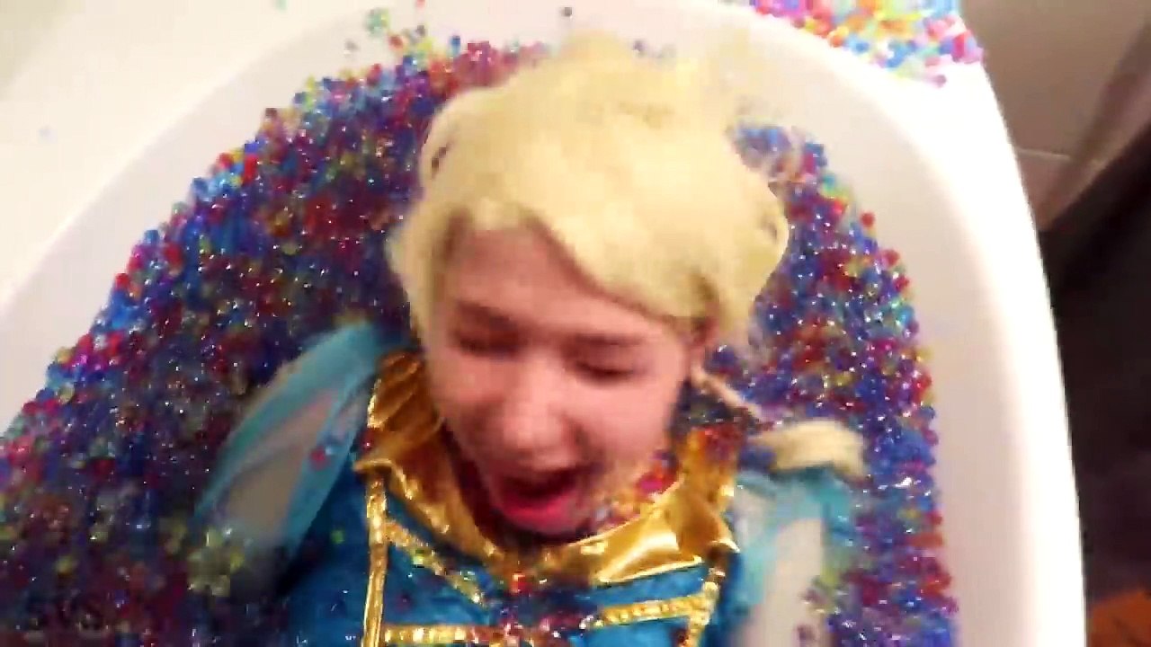 MERMAID FROZEN ELSA vs DOCTOR w/ Spiderman vs Joker POO Pregnant Pink Spidergirl Twins Sup