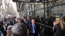 Macron dans la rue puis à la police municipale