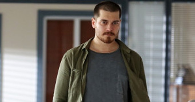 Çağatay Ulusoy Çocukluk Fotoğrafını Instagram Hesabından Paylaştı