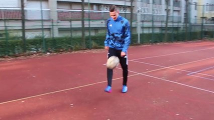 Julian Draxler cale un petit pont à un freestyler !