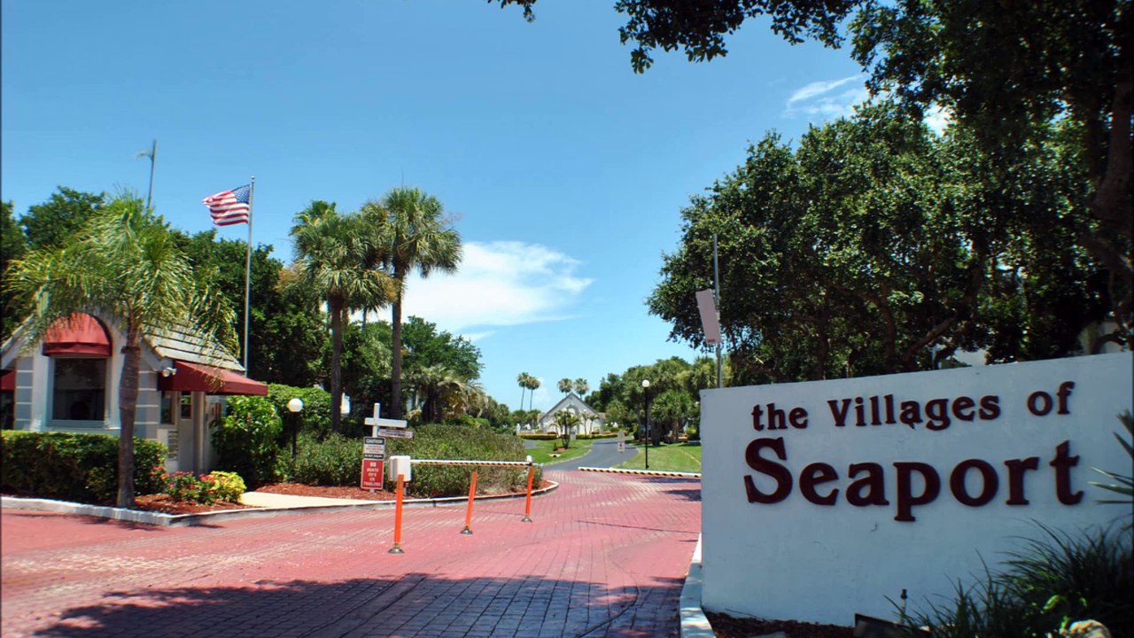 BEACHSIDE RETREAT! Presented by Pittner Real Estate
