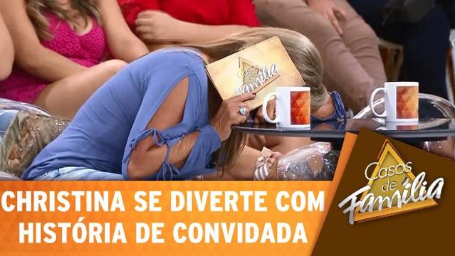 Christina se diverte com história de convidada