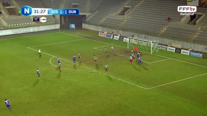Coup franc dévié de la tête