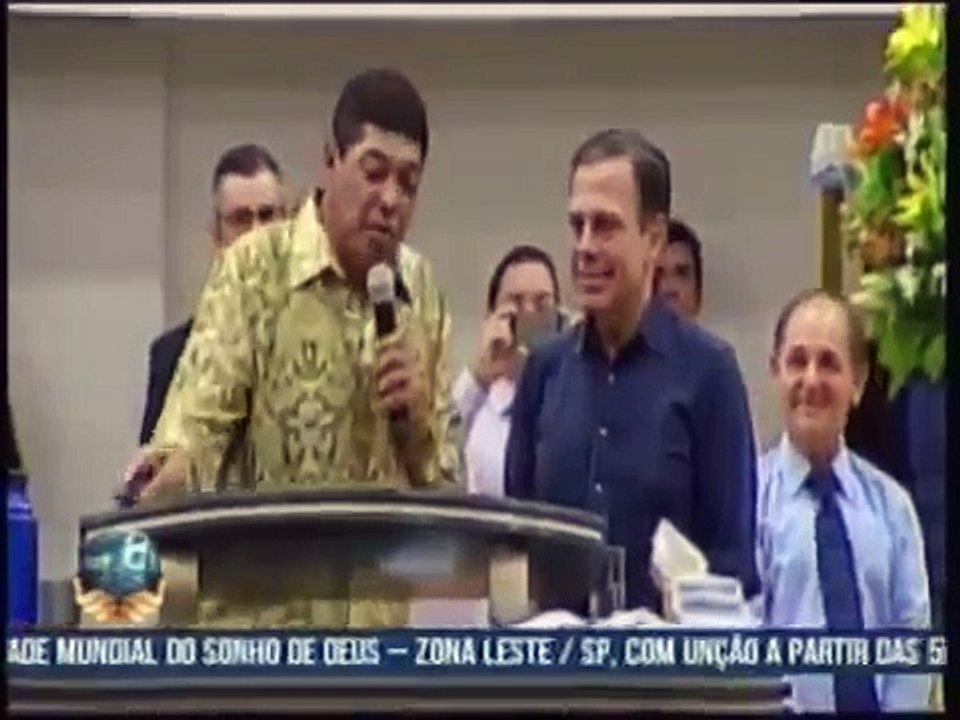 João Dória visita Valdemiro Santiago na igreja Mundial e surpreende a todos