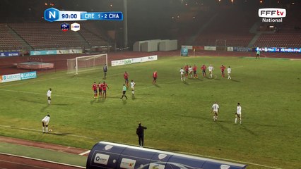 La tête directement sur le gardien.