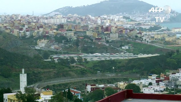 Maroc/Espagne: près de 500 migrants forcent la frontière