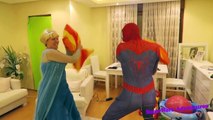 CONGELADOS ELSA ZOMBIE BROMA vs SPIDERMAN en la Vida Real! w/ Malo Bebé y Hulk Película de Superhéroes