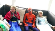 Congelados Elsa Pierde Su Vestido de Spiderman y de la Princesa de Disney Anna Mary Poppins En la Vida Real
