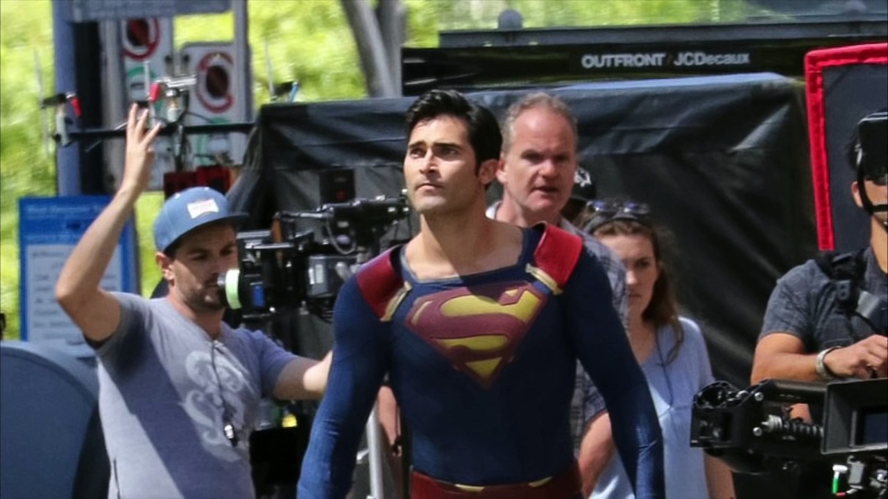 SUPERGIRL Comic Con 2016 Panel (Part 1) - Melissa Benoist, Tyler Hoechlin, Season 2