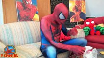 Congelados Elsa Rosa Spidergirl con Spiderbaby Gemelos vs Spiderman Superhéroe de la Diversión En el Real Lif