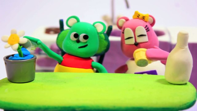 Happy Bears in English - Lola needs to Pee ❤️ Gummy Bear Play Doh Cartoon Stop Motion