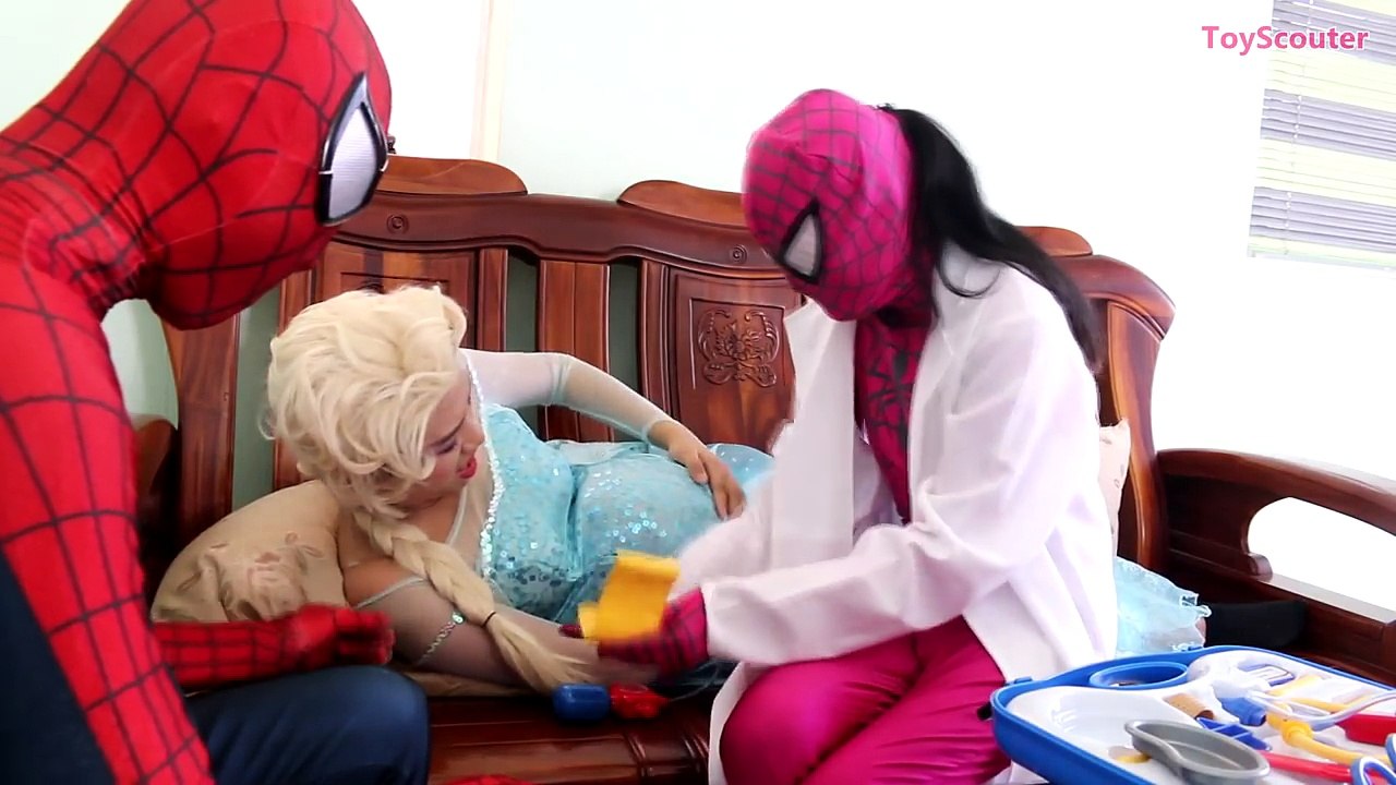 THE MASK VS PREGNANT PINK SPIDERGIRL VS VENOM BABY W/ SPIDERMAN FUNNY REAL IN LIFE SUPERHE