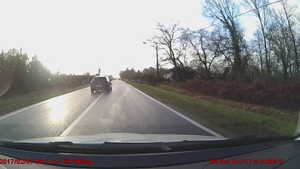 passe une ligne blanche et se retrouve au feu à marcheprime