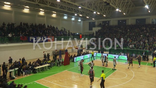 Pamje nga përleshja mes “Plisave” dhe “Torcidave”