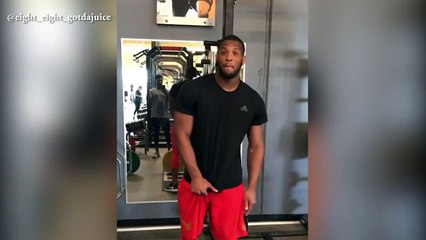Alabama TE, O.J. Howard, Flips and Catches 55-Pound Weights With One Hand-c3ZQUaqeQe8