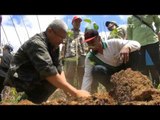 NET24 - Warga Pangrango menanam pohon di lahan gundul dalam rangka Hari Menanam Pohon