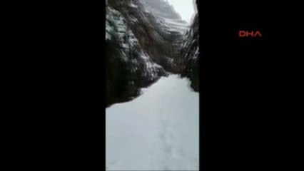 Şırnak Beytüşşebap'ta Karın Kapadığı Yolu 112 Acil Servis Açtı