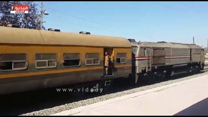 بالفيديو..توقف حركة قطارات أسوان ـ القاهرة بسبب تعطل قطار فى سوهاج