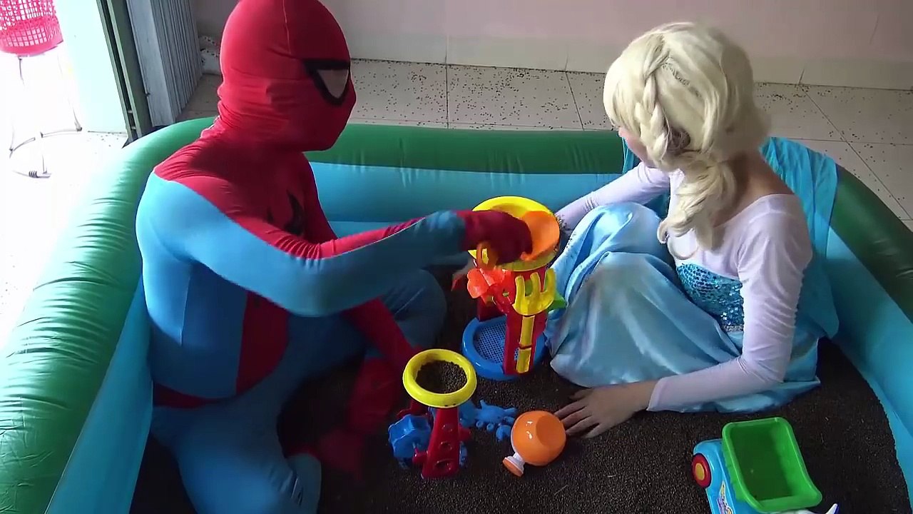 Spiderman Vampire Frozen Elsa witch Joker Pirates Halloween Family Fun Superheroe movie