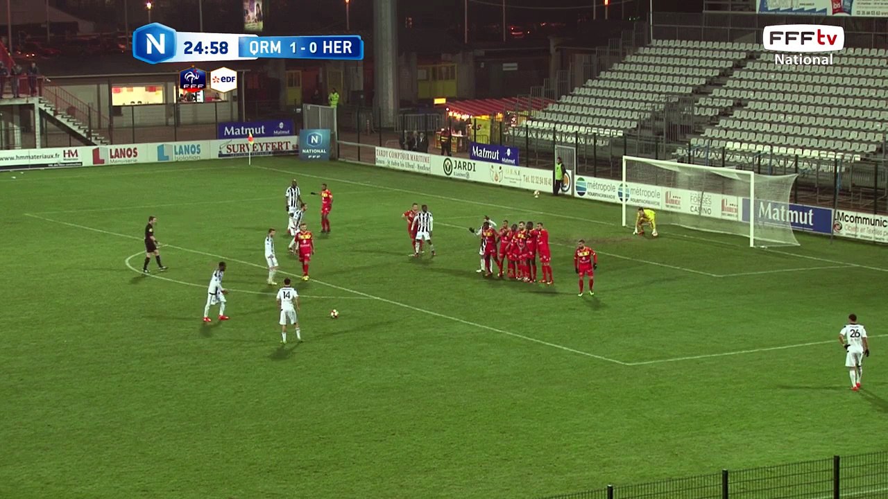 Coup franc assez bien tiré qui passe juste au dessus