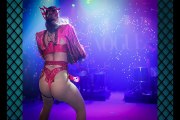 Anitta arrasa com fio dental em baile de carnaval com show cheio de famosos
