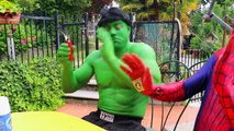 Hulk se presenta un Agujero en la Barriga?! w/ Spiderman, Congelados Elsa, Señora Hulk, el Veneno, el Joker y Dulces