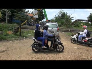 NET12 - Pintu perlintasan liar akan ditutup oleh Pemkot Depok