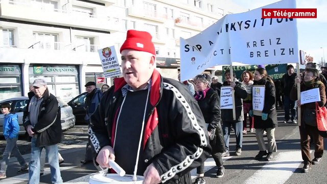 Carhaix. Une centaine de manifestants contre les compteurs Linky