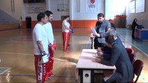 Niğde Vali Peynircioğlu, Kick Boks Sporcusu Oğluna Başarı Belgesini Verdi