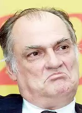 Roberto Freire tenta defender o golpe e acaba sendo vaiado