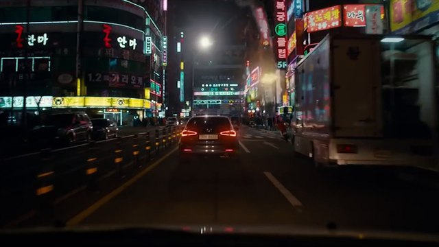 Anne Hathaway y su kaiju destrozan Corea en 'Colossal'